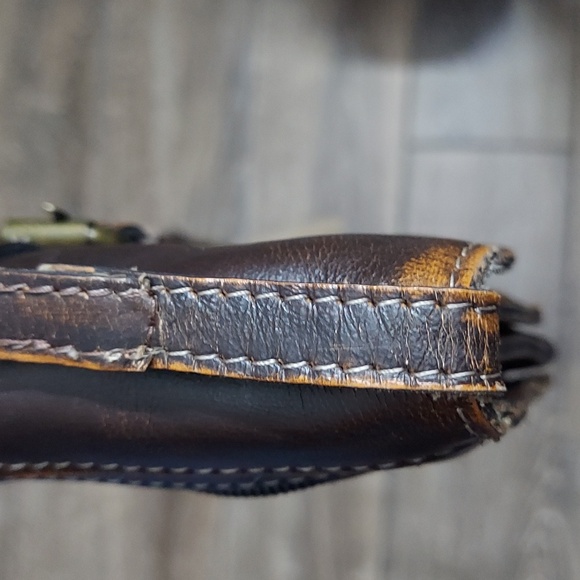 Patricia Nash Women's Leather Distressed Crossbody Bag - Picture 11 of 16